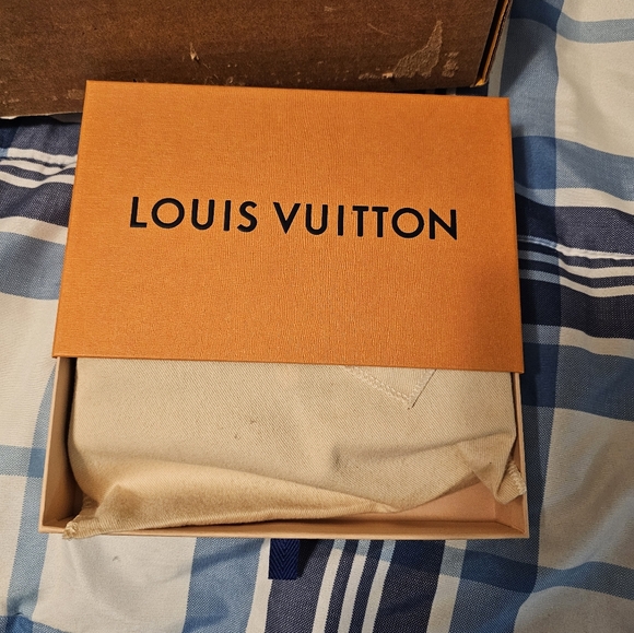 Emilie Wallet - Picture 2 of 3